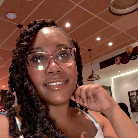 Meet your Posher, Suneka - Picture 1 of 1